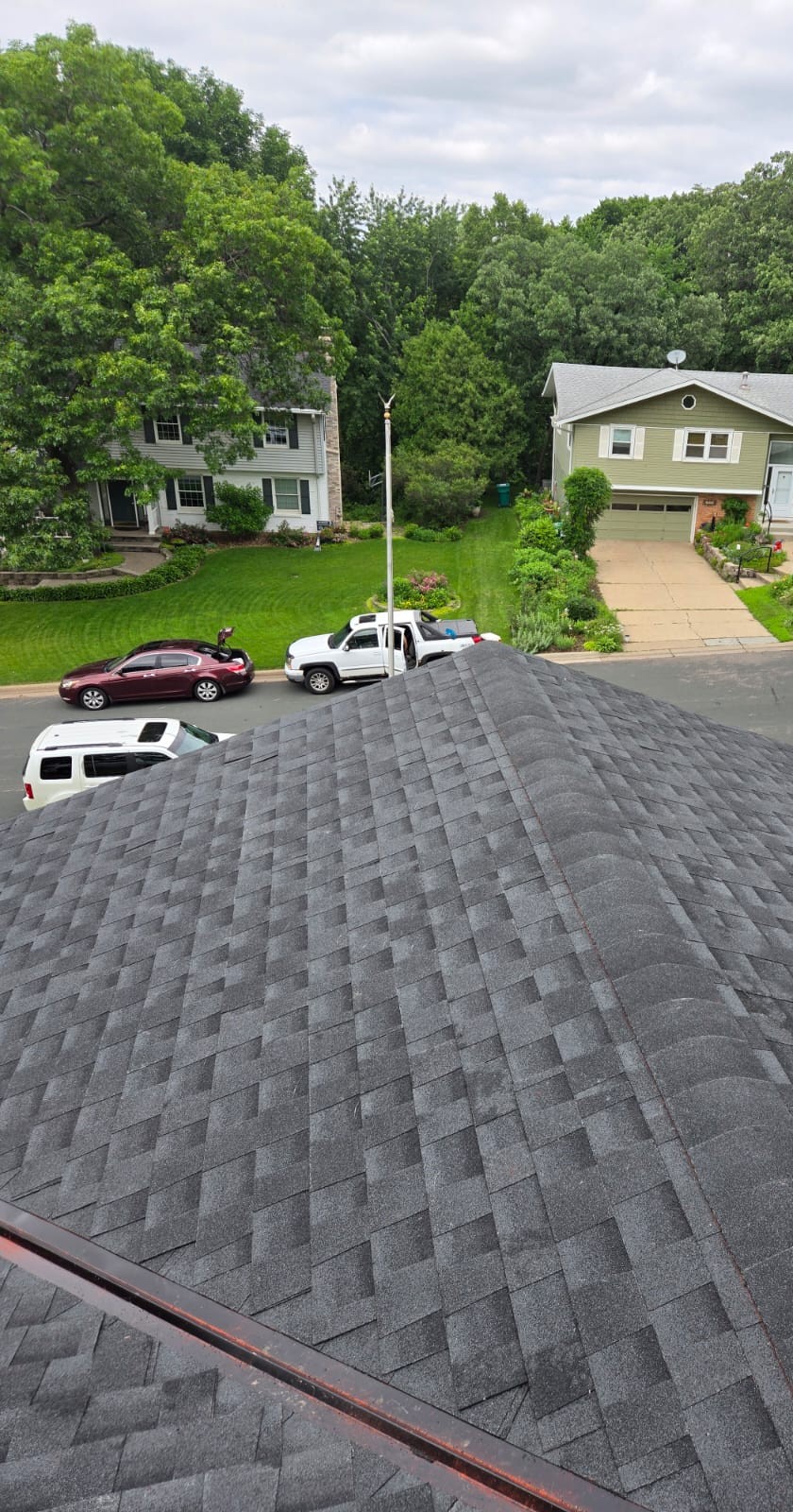 Finished GAF Timberline HDZ charcoal roof on a Burnsville, MN home